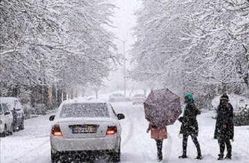 بارش برف تا چهارشنبه در همدان ادامه دارد/ دمای هوا تا ۱۵ درجه زیر صفر کاهش مییابد