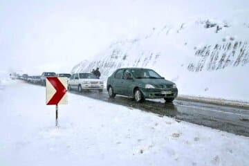بارش برف و باران در جادههای ۸ استان/ این محورها مسدود هستند