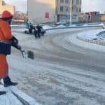 تداوم جمعآوری شن و نمک و یخزدایی معابر شهرکرد