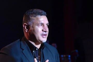 حمله علی دایی به نماینده مجلس: عینکی که من وارد کردم ۵۰دلار است، عینک خودتان ۱۵۰۰ دلار/ مگر من پول نفت را فروختهام و نیاوردهام؟
