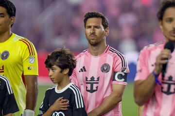 عکس | دیدار با مسی اشک یک بازیکن را درآورد!