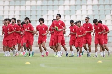 عکس | رحمتی و مهدویکیا تماشاگر برد امیدهای ایران