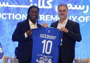 عکس | مشاور استقلال در کنار اسطوره منچستریونایتد