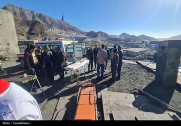محبوس شدن ۲۴ کارگر در پی ریزش معدن/ جزئیات