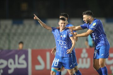 مشکل خارجیهای استقلال حل نشد
