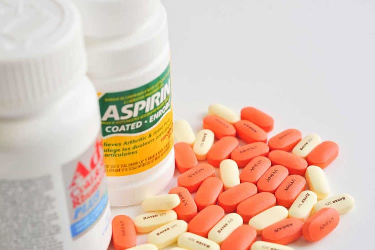 مصرف روزانه آسپرین؛ مفید برای همه یا خطری پنهان برای سلامتی؟