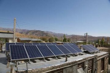 نصب نیروگاه خانگی خورشیدی برای خانواده های تحت پوشش کمیته امداد سمنان
