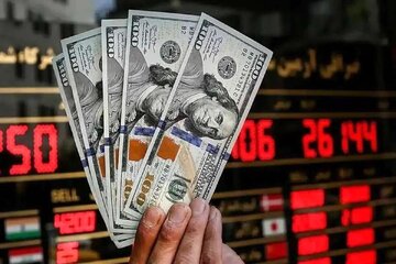 پایان هفته پرنوسان ارز و طلا/ دلار چقدر عقب رفت؟