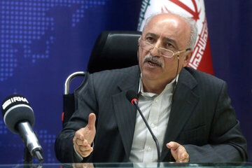 کارشناس اقتصادی: حرف ارز ترجیحی سیاستی است که شکست می خورد/ یارانه در همه کشورهای دنیا یک تدبیر موقت است اما در ایران، سه دهه دوام آورده