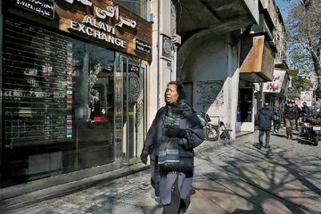 گزارش میدانی هممیهن از قیمتها و وضعیت معاملات ارز در خیابان فردوسی /خرید و فروش نیست؛ دلالها هم غیب شده اند