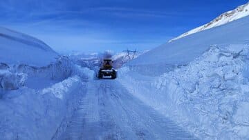 ۳۵ ساعت تلاش بیوقفه راهداران برای بازگشایی محور لبد بازفت