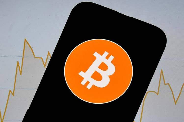 آیا افت بیتکوین به محدوده نصف قیمت تاریخی نزدیک است؟