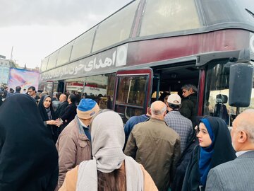 استقبال خرمآبادیها از نذر خون در ۲۲ بهمن