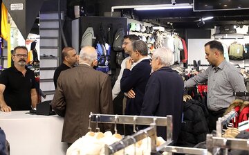 بازدید میدانی از وضعیت فعالین اقتصادی کیش و شنیدن بیواسطه مسائل و دغدغههای بازاریان