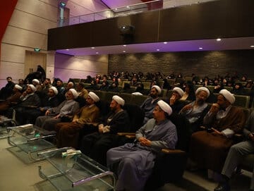 تجلیل از برگزیدگان صالحین در استان چهارمحال و بختیاری