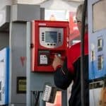 تصمیم مهم برای دارندگان کارت سوخت/ سال آینده با کارت بانکی بنزین بزنیم؟