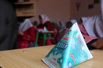 توزیع ۲ روز در هفته شیر رایگان در مدارس دولتی ابتدایی آذربایجانغربی
