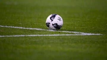 دلال ها بازیکنان درجه چندم را به تیمهای بزرگ قالب می کنند/امثال فخریان، سحرخیزان و فرزین چرا باید در فوتبال باشند؟