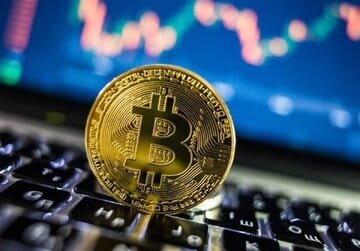 نوسان شدید در بازار رمزارزها؛ افت قیمتها ادامه دارد