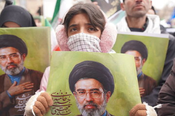 اردبیلی ها در بیعت با رهبر سوم انقلاب حماسه آفریدند