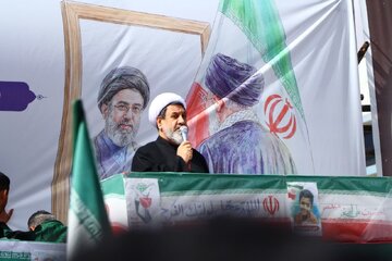 امام جمعه کرمان : جامعه با انتخاب آیتالله سید مجتبی خامنهای حرکت خود را تا پیروزی نهایی ادامه خواهد داد
