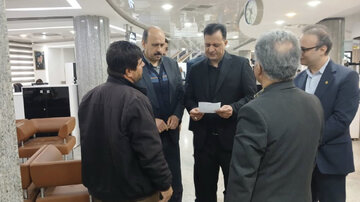بررسی وضعیت خدمات بانکی و پرداخت تسهیلات توسط بازرس کل استان کردستان در ایام جنگ تحمیلی