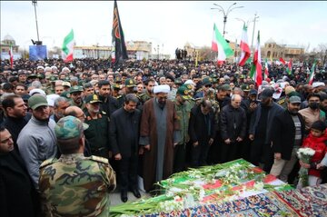 بیعت مردم شهیدپرور همدان با آیتالله سید مجتبی خامنهای سومین رهبر جمهوری اسلامی ایران