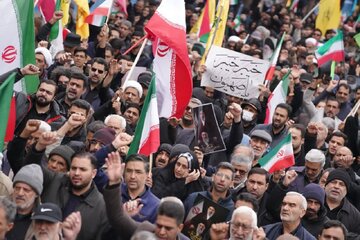 راهپیمایی روز قدس در کرمان با حضور گسترده مردم برگزار شد / طنین فریاد حمایت از فلسطین در دیار حاج قاسم