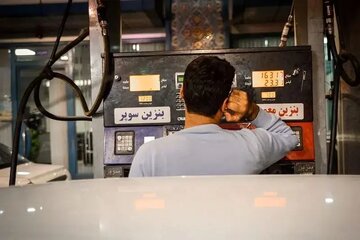 مشکلی در تأمین سوخت کشور نیست/ تسهیل سوختگیری با کارت جایگاهها را دنبال میکنیم