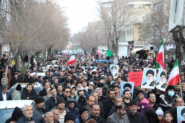 ملت مسیر عزت و مقاومت رهبرفقید انقلاب را با آرامش ادامه میدهد