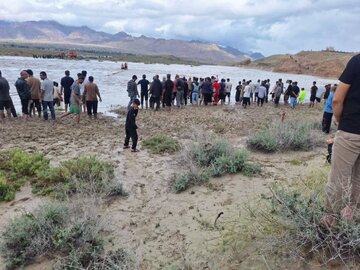 نجات ۵ سرنشین خودرو از آبنمای بستک پس از ۹ ساعت