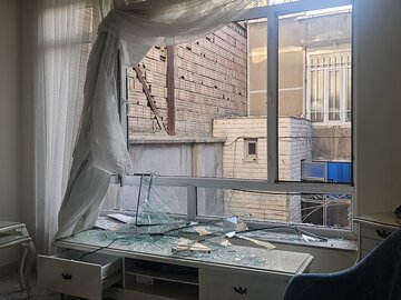 نصب شیشههای حدود ۱۸۰ ساختمان خسارتدیده شهر ارومیه در حملات اخیر آمریکایی اسرائیلی