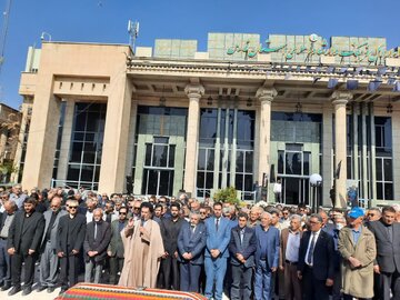 پیکر دکتر منوچهر کیانی در «باغمزار مشاهیر و مفاخر فارس» به خاک سپرده شد