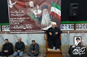 اتحاد نیروهای مسلح و مردم عامل عقبنشینی دشمن است