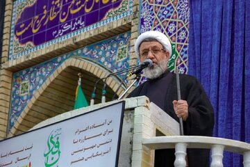 امام جمعه کرمان : همبستگی ملت ایران باطلالسحر جریانهای دروغ پرداز آمریکا است
