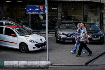 بازار خودرو روی دور تند تغییر قیمت افتاد/ آخرین قیمت پژو، پراید، سمند، شاهین و دنا + جدول