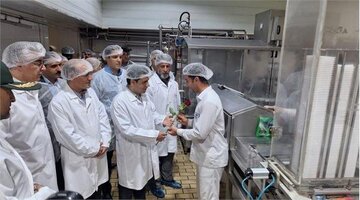 بازدید مدیرکل کار لرستان از کارخانه شیر خرم آباد / تقدیر از نلاشهای کارگران و پرسنل