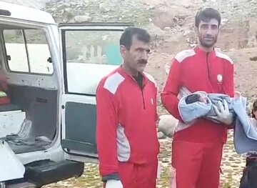 تولد نوزاد عجول درآمبولانس هلال احمر چهارمحال وبختیاری