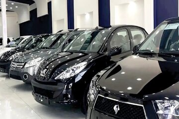 تکان ادامهدار قیمتها در بازار خودرو/ قیمت این خودروها یک روزه ۹۰ تا ۲۵۰ میلیون تومان تغییر کرد + جدول قیمتها