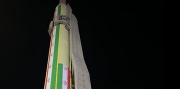نمایش موشک قدر در میدان کوثر شهر کرمان