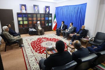 آیت الله لائینی: بازاریان همواره از رزمندگان در جبهههای جنگ حمایت کردند