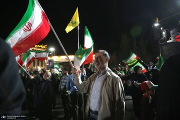 استاد حوزه:ملت ایران با استقامت در مسیر ولایت ایستاده است