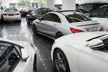 افزایش نرخ حقوق ورودی خودرو / خودروهای وارداتی در جنگ با سرعت ترخیص شدند