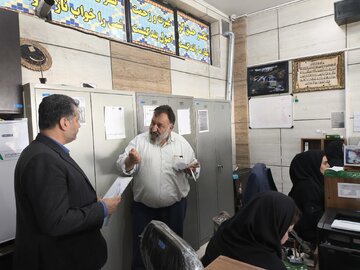 بازرسی میدانی از توزیع روغن موتور رایگان به رانندگان «جنگ رمضان» درچهارمحال وبختیاری