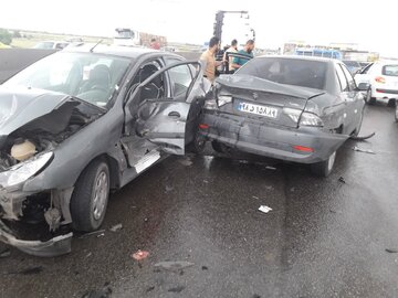 برخورد زنجیرهای ۷۰خودرو در آزادراه قزوین–زنجان