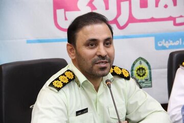 حضور میدانی مشاوران پلیس در کنار مردم/ خدمات «آرامش» در تجمعات مردمی اصفهان ادامه دارد