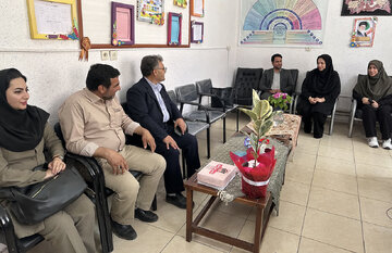 دیدار صمیمانه پرسنل مخابرات مهدیشهر با کادر آموزشی مدرسه شاهپسند؛ تجلیل از طلایهداران علم و دانش