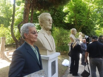 رونمایی از سردیس ۱۸ نفر از نخبگان فارس در باغ ارم دانشگاه شیراز