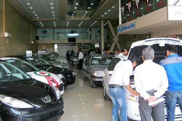 سقوط آزاد قیمت خودرو/ این خودرو ۴۱۰ میلیون تومان ارزان شد + جدول