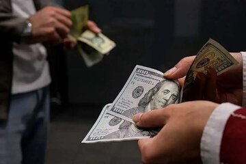فروش دلار توسط بانکها به متقاضیان کار درستی است؟